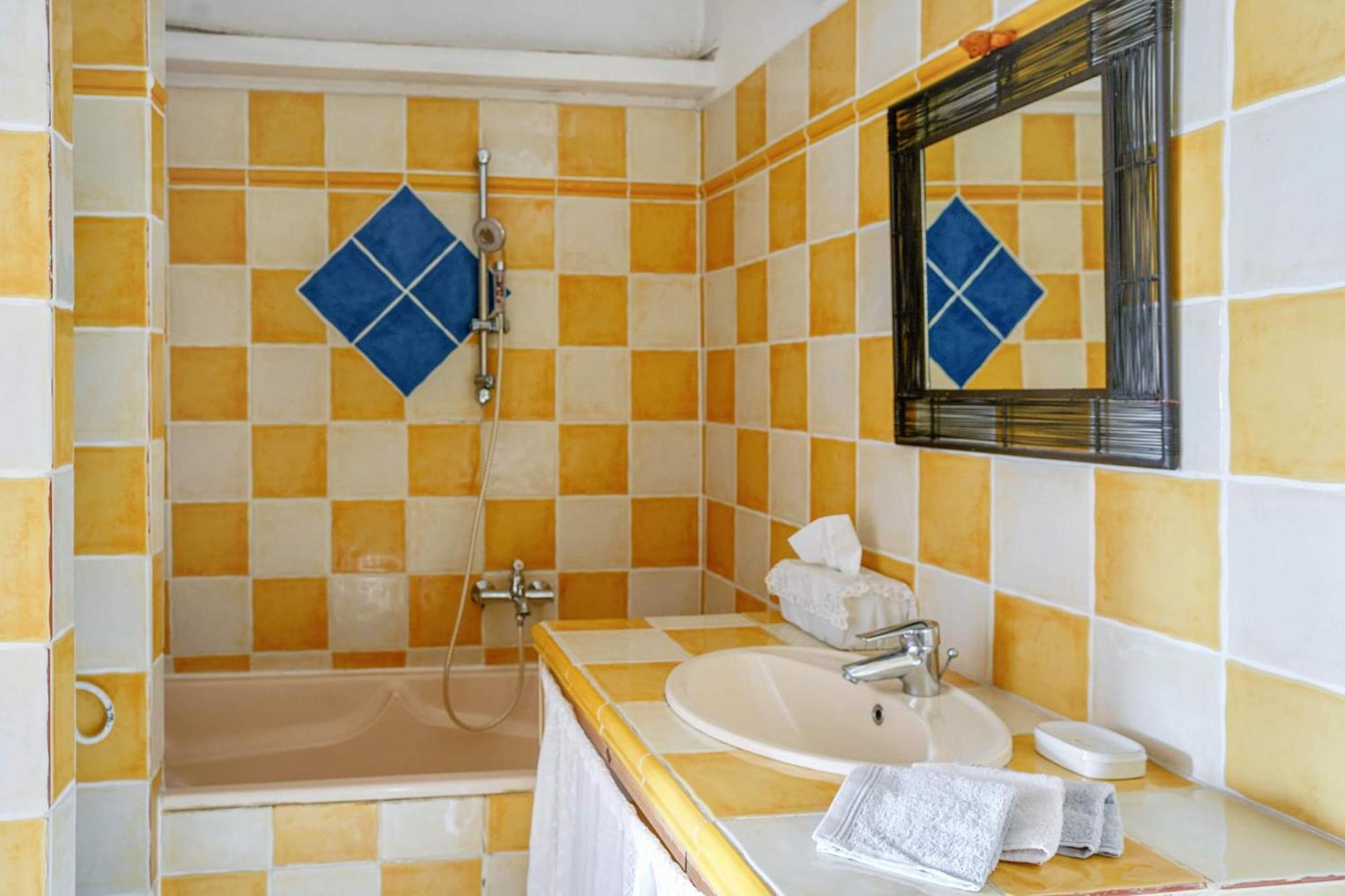 Clos Des Herissons - Chambres D'Hote - Piscine & Jardin Lauris Ngoại thất bức ảnh