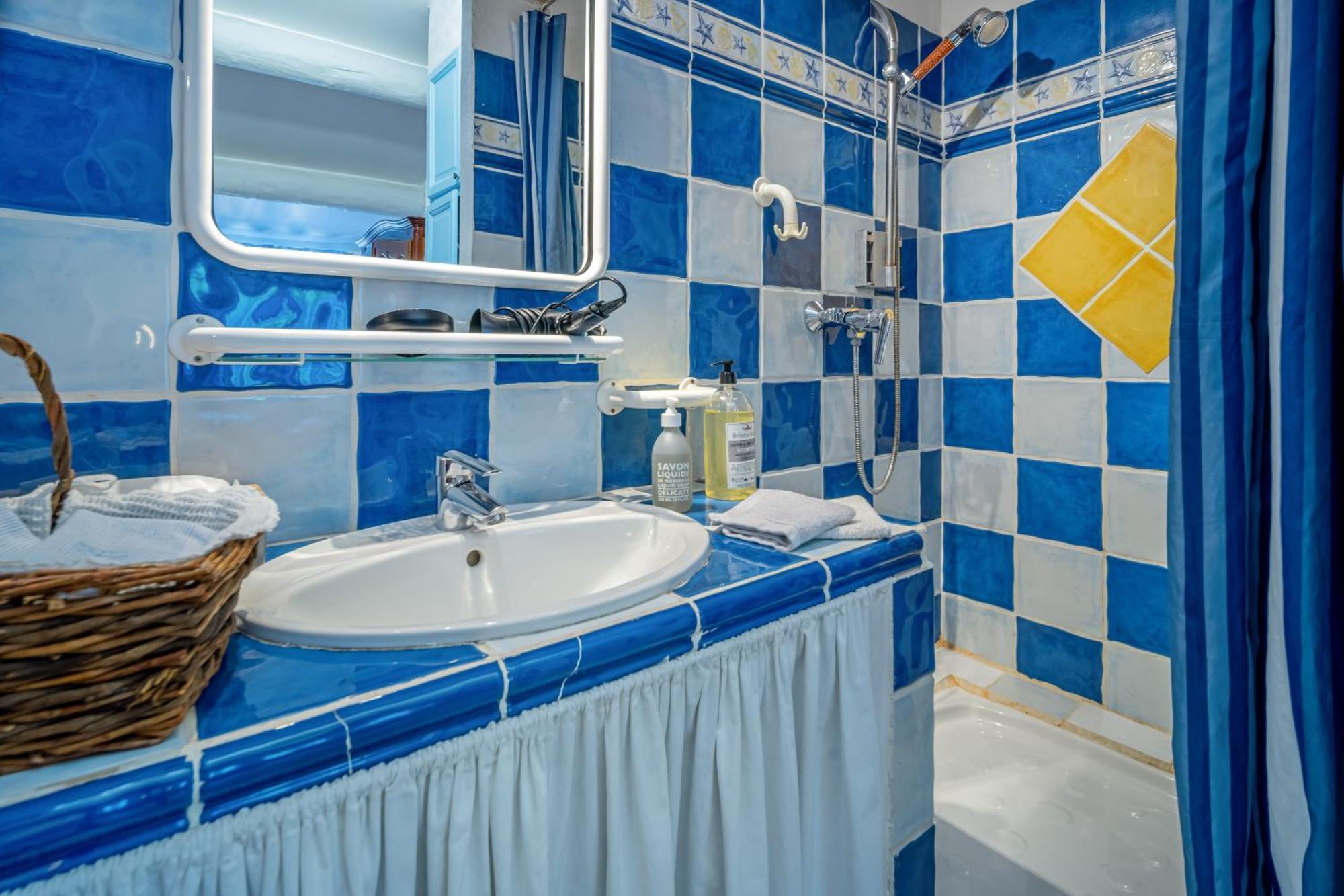 Clos Des Herissons - Chambres D'Hote - Piscine & Jardin Lauris Ngoại thất bức ảnh